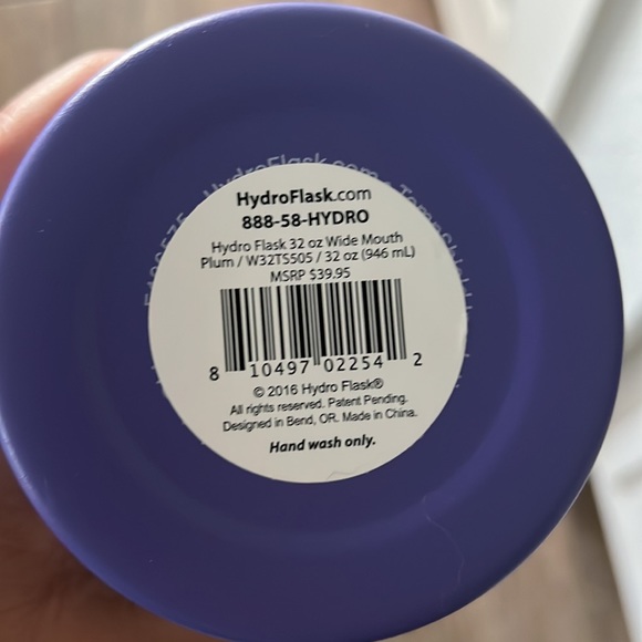 Hydro Flask 32 oz. Plum color. - Picture 6 of 6